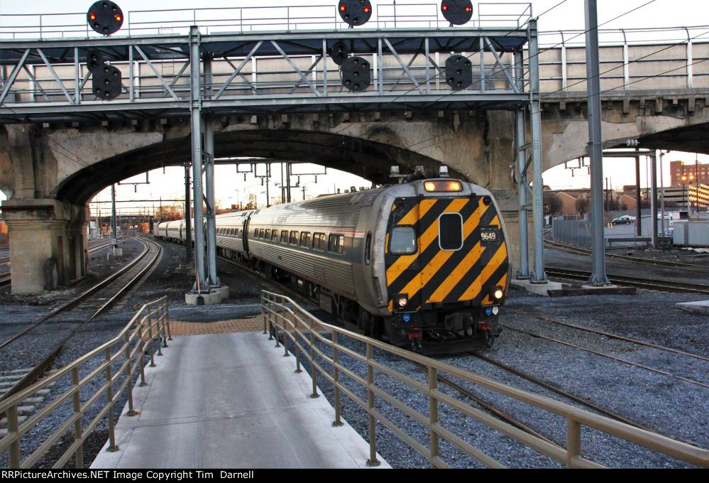 AMTK 9649 arrives on train 665